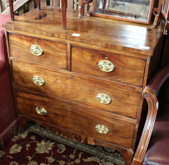 Early 19th century mahogany chest of drawers(-)